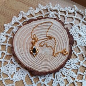 Elegant Gold and Black Pendant 18-inch Necklace